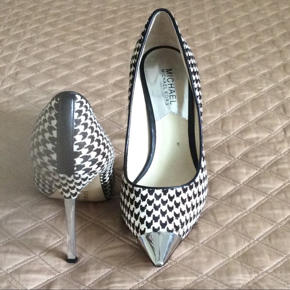 M K Shoes Zady Calfhair Houndstooth Pumps, - Picture 8 of 8